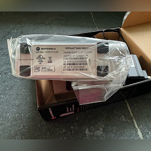 Motorola - Surfboard extreme Cable Modem
Model: SB6141 - Picture 5 of 9